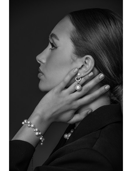 Bransoleta z pereł shell i stali szlachetnej w srebrnym kolorze