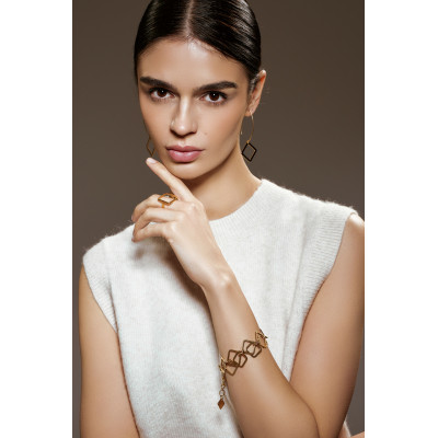 Pierścionek z pozłacanej stali szlachetnej w formie kwadratu 2