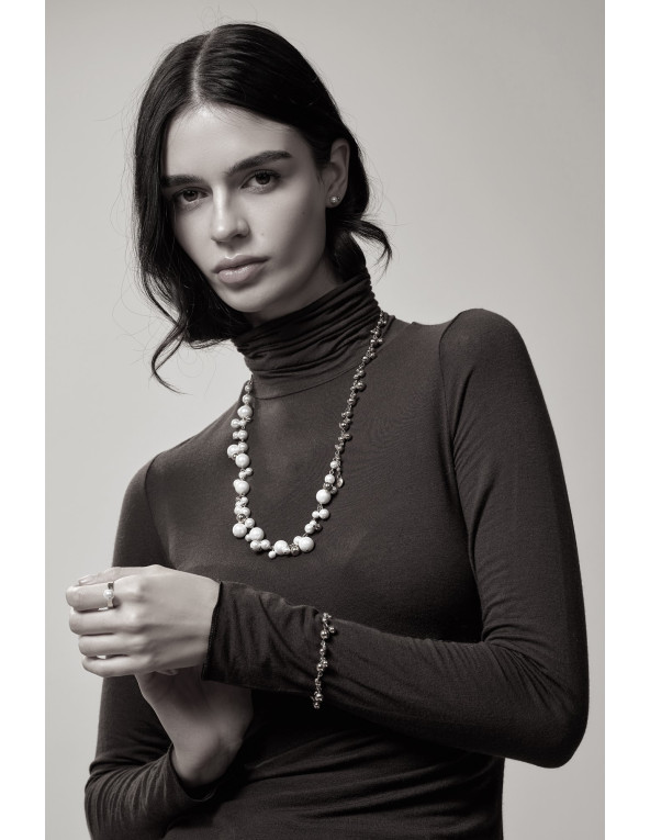 Piękny naszyjnik z białych pereł