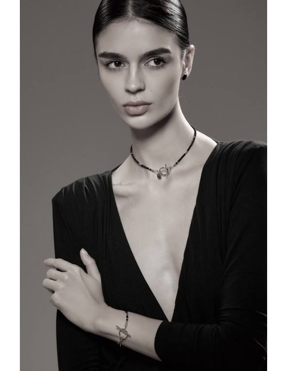 Delikatna bransoletka z onyksów i srebrnych...