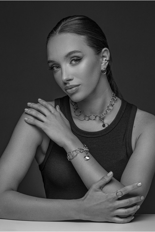 Kolczyki kółka w kolorze srebrnym na sztyft