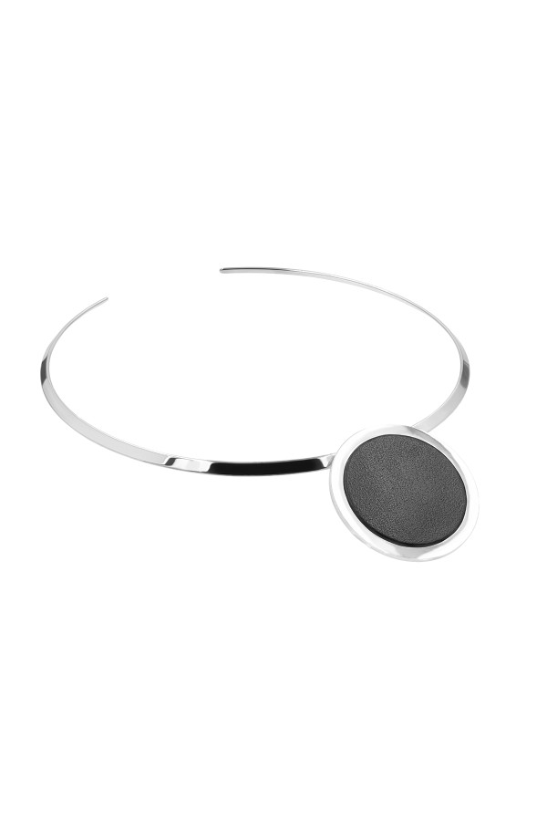 Ponadczasowy srebrny choker z elementem skórzanym