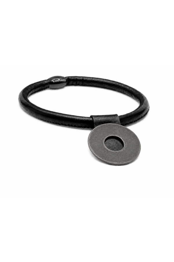 Skórzany choker z czarnego rzemienia z matowym kołem ze stali szlachetnej i magnetycznym zapięciem