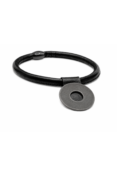 Skórzany choker z czarnego rzemienia z matowym kołem ze stali szlachetnej i magnetycznym zapięciem