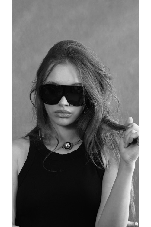 Modny stalowy choker z dużą kulą